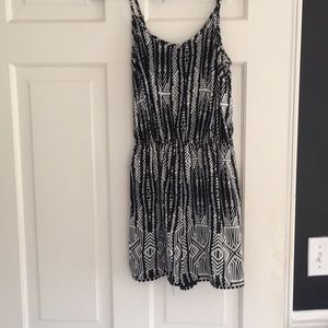 Cute romper W/ pockets!!